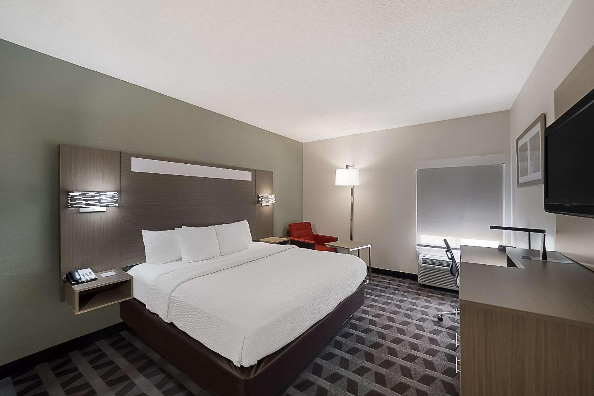 Quality & Dfw Airport South Hotel 2*