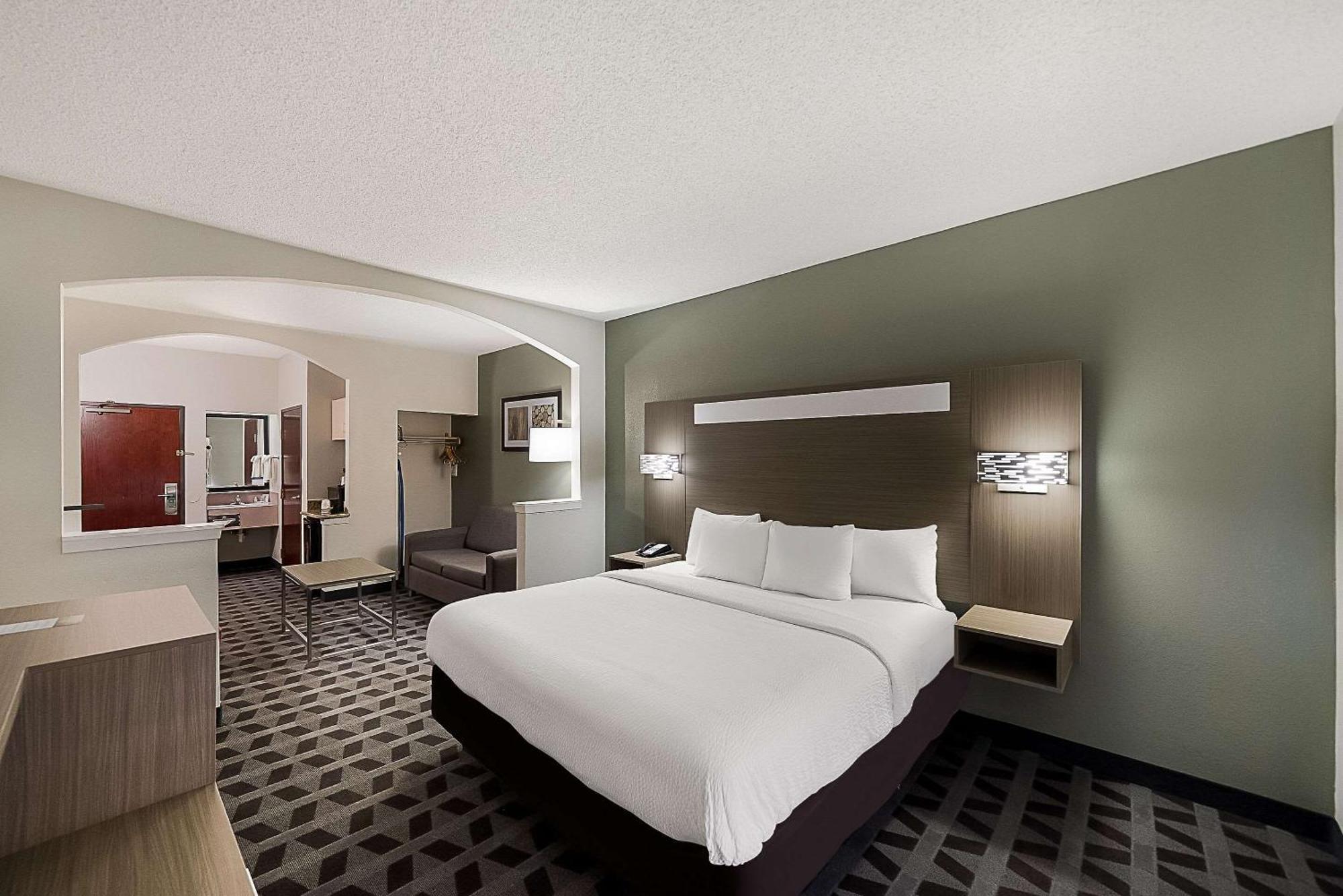 Hotel Quality & Dfw Airport South 2*