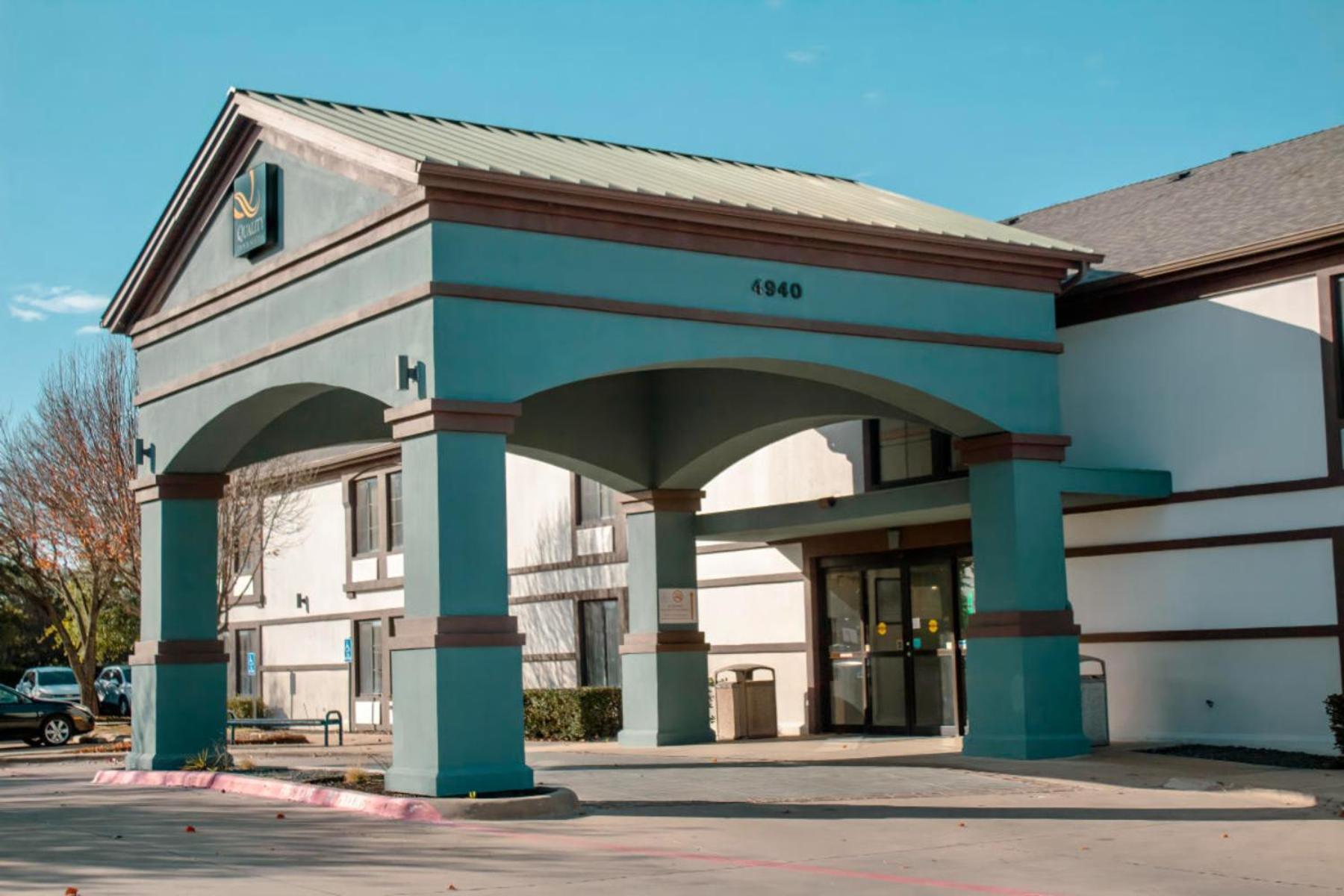 Quality & Dfw Airport South Hotel 2*