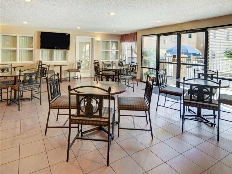 Quality & Dfw Airport South Hotel 2*