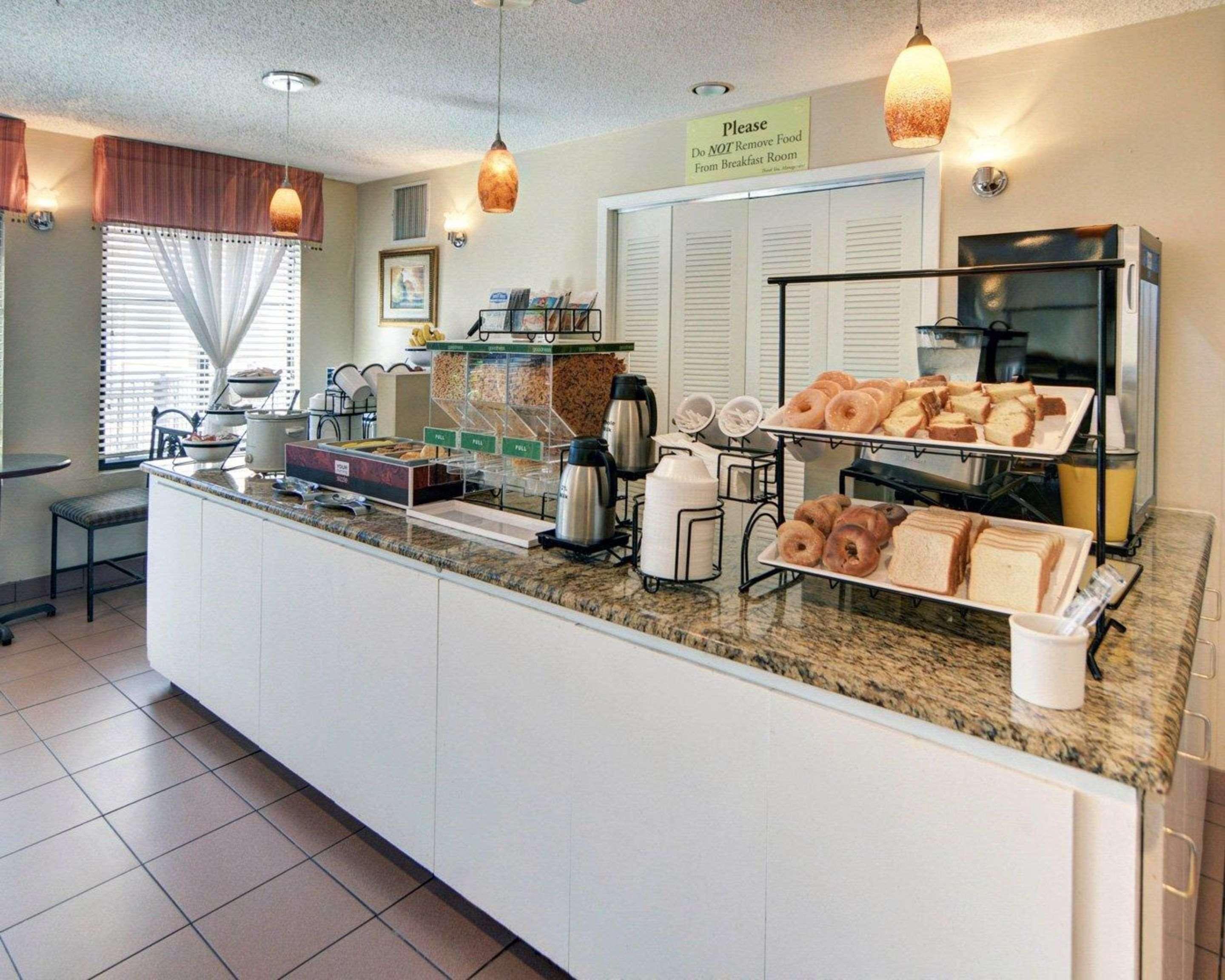 Quality & Dfw Airport South Hotel 2*