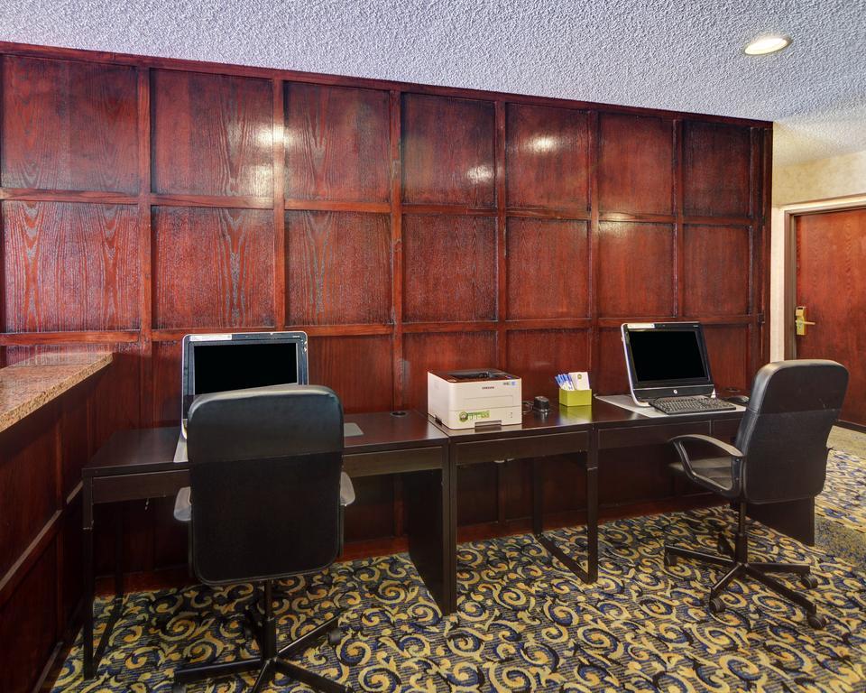 Quality & Dfw Airport South Hotel 2*