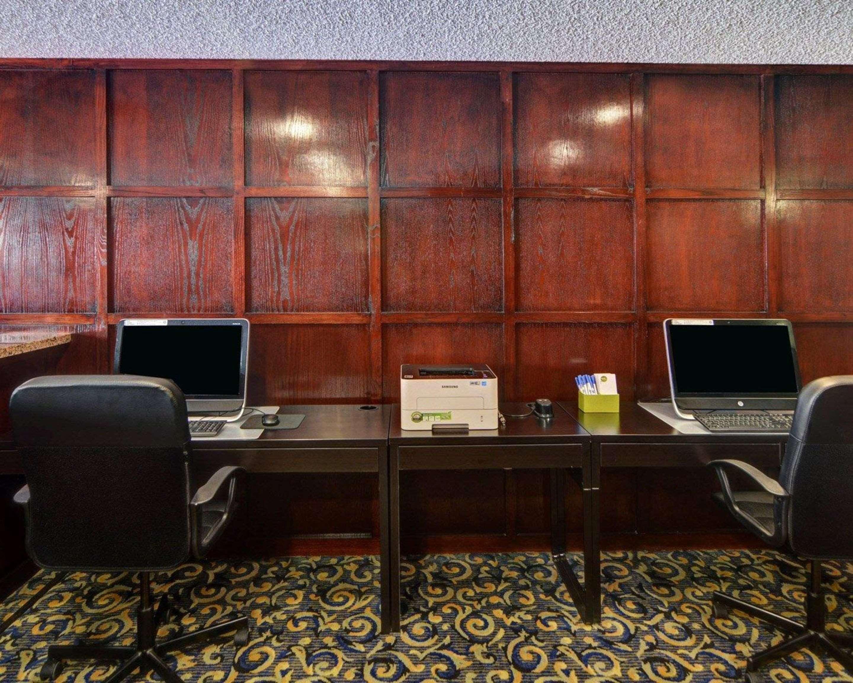 Quality & Dfw Airport South Hotel 2*