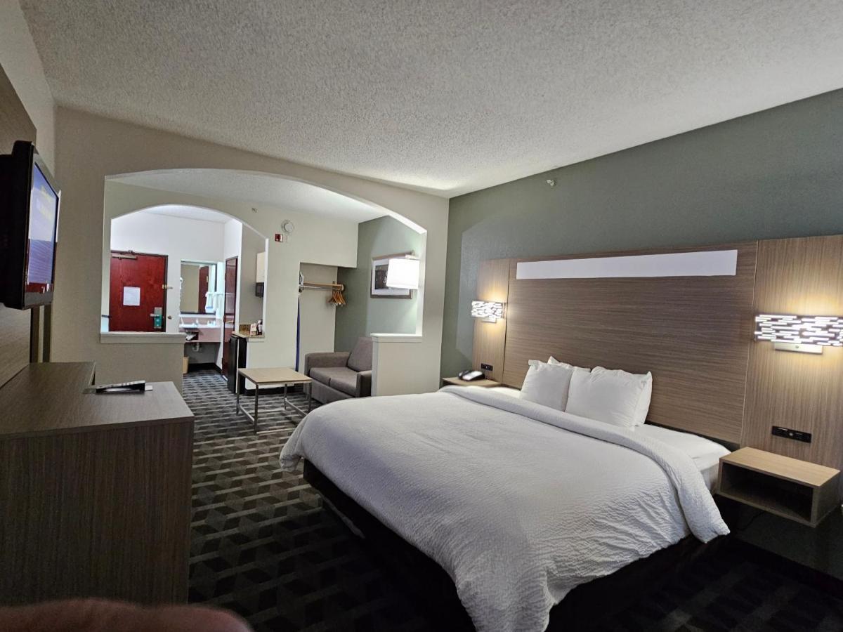 Hotel Quality & Dfw Airport South 2*
