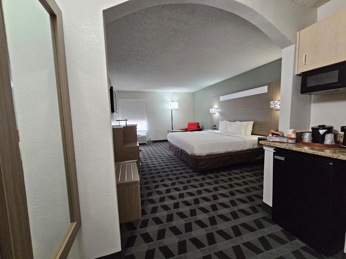 Hotel Quality & Dfw Airport South 2*
