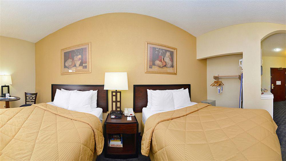 Quality & Dfw Airport South Hotel 2*