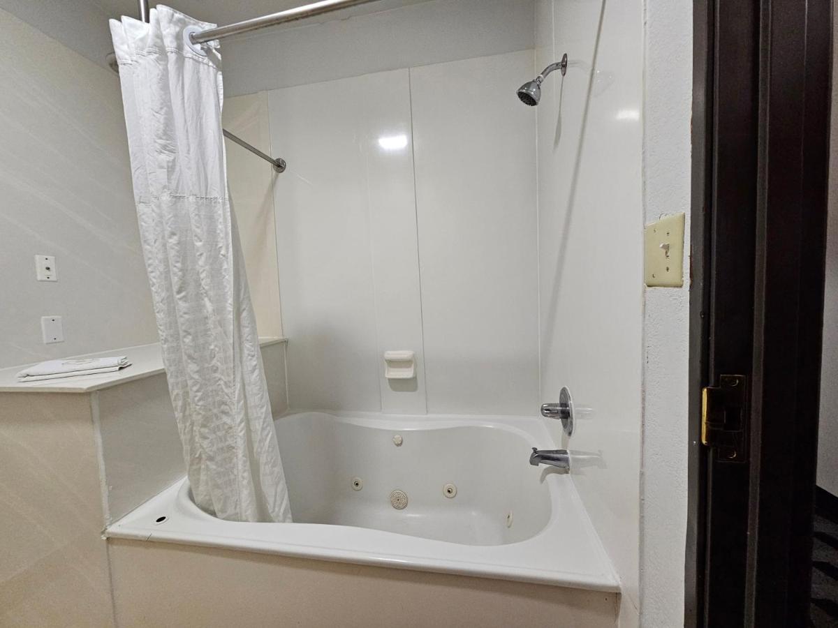 Hotel Quality & Dfw Airport South 2*
