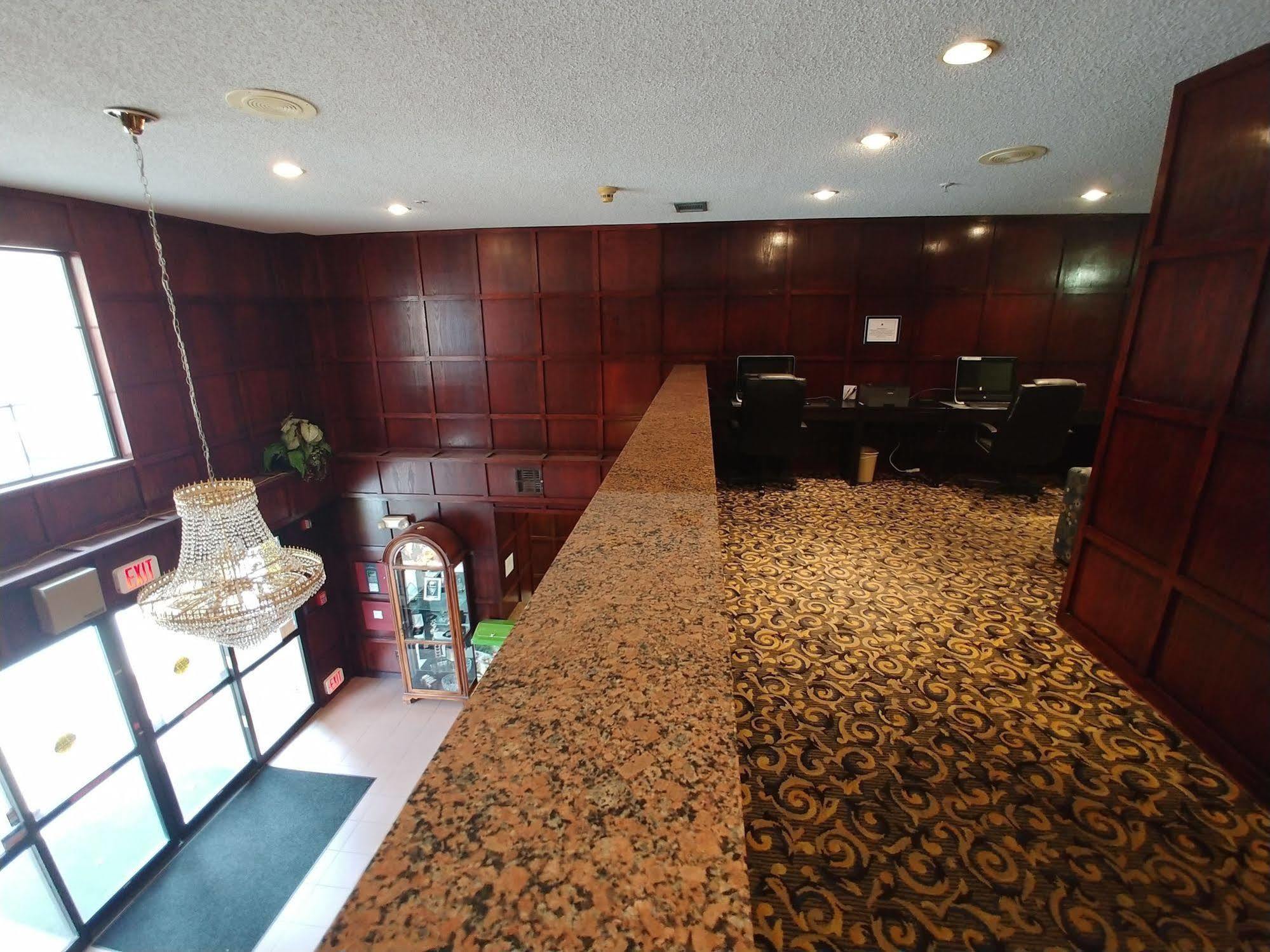 Hotel Quality & Dfw Airport South 2*